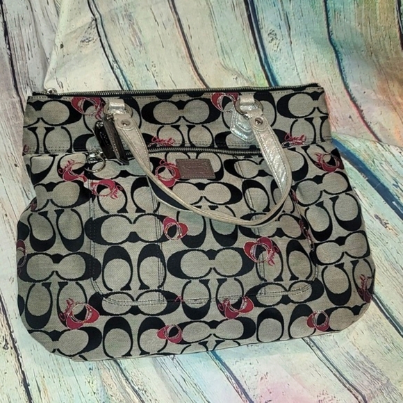 Coach purse only used a few times - Picture 1 of 7